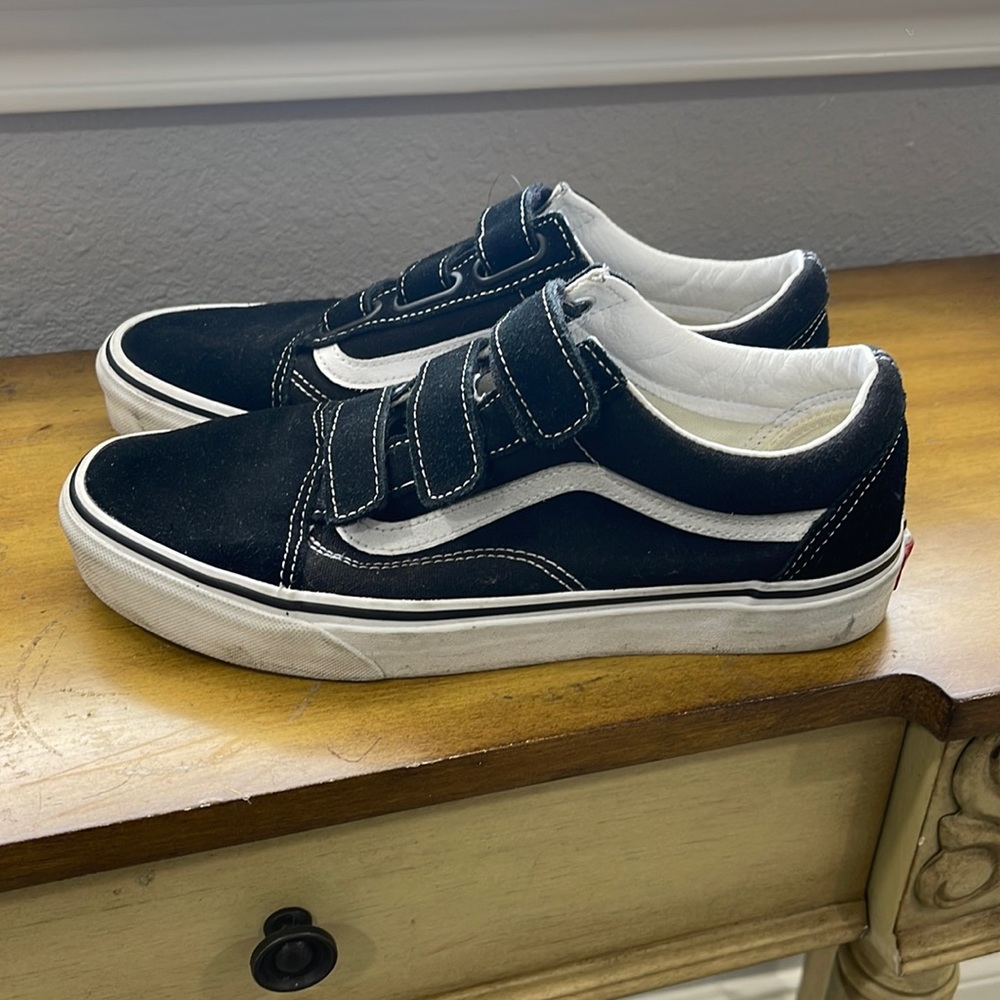Vans’ iconic low top, Sidestripe shoe women’s size 10 
Triple hook-and-loop